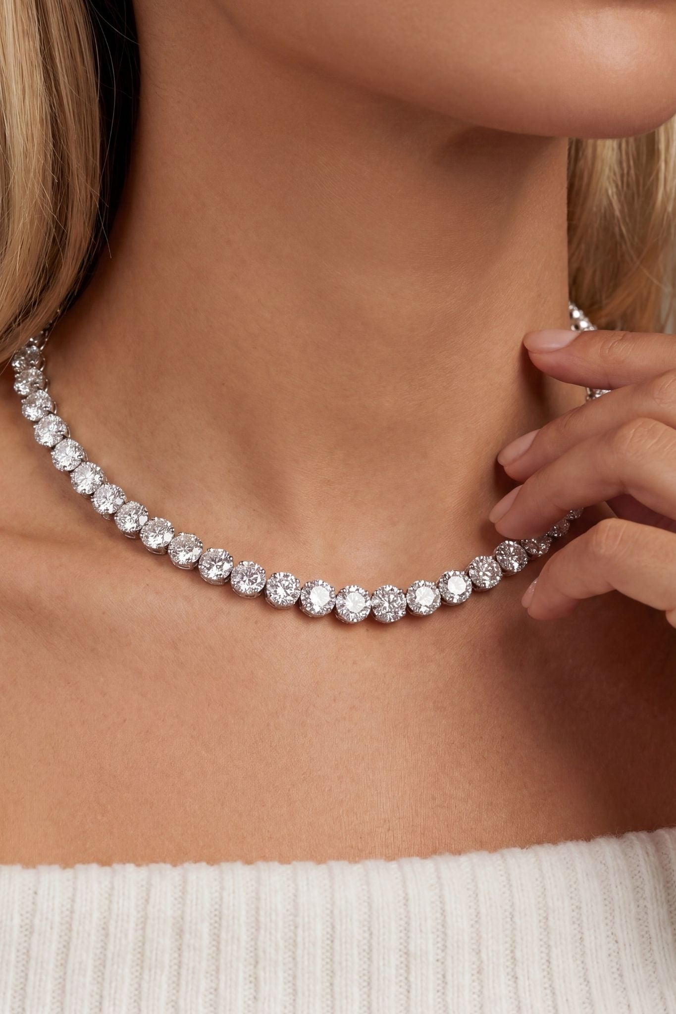 18CT White Gold Diamond Cluster Line Necklace – 30 Carats